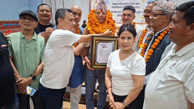 प्रथम नगरस्तरीय मेयर कप ब्याडमिन्टन प्रतियोगिता अन्तरगत ब्वाईज सिङल U-15 तर्फ आर्यन राना तथा मेन्स डबलतर्फ ओम चालिसे र कृष्ण रानाको जोडी प्रथम