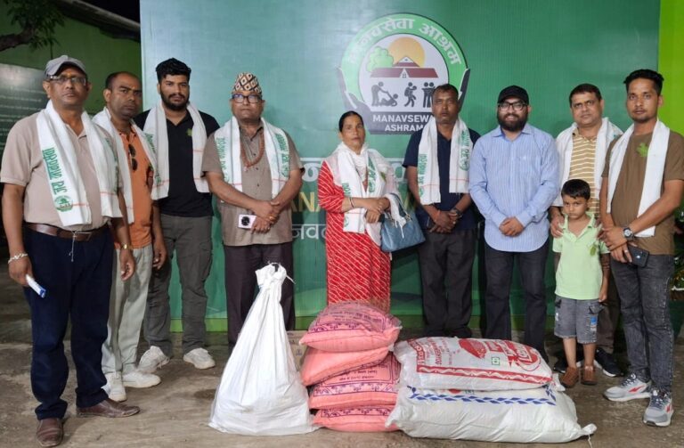 डुडुवाद्धारा नेपालगन्जका दुई सेवा आश्रमलाई खाद्यान्न र शैक्षिक सामाग्री सहयोग