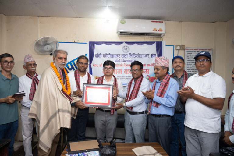 बाँके फोटोग्राफर संघद्धारा रिजाल र बर्णवाललाई सम्मान