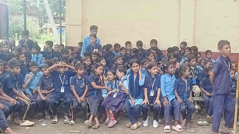 पाटेश्वरी आधारभूत बिद्यालयको अभिभावक भेला तथा पुरस्कार बितरण