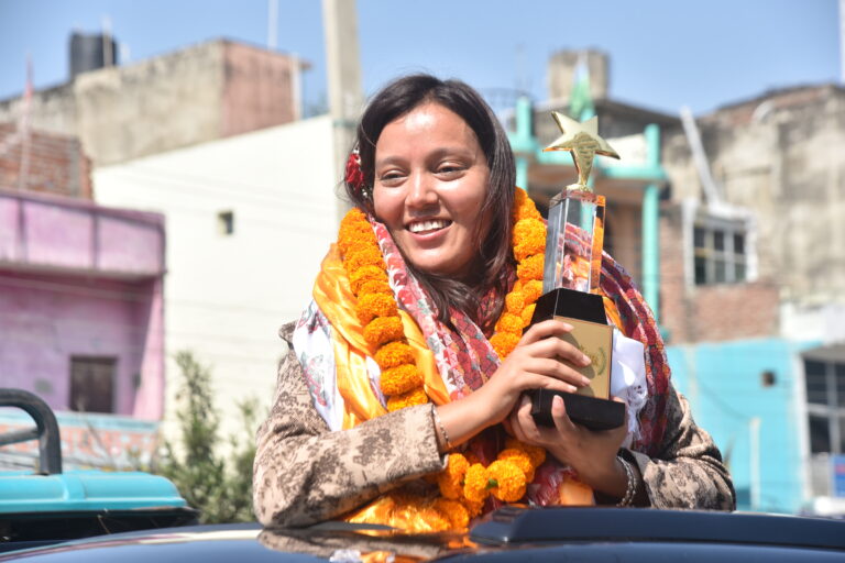 एक्टिङ स्टारका विजेता नविनालाई गृहजिल्लामा भव्य स्वागत