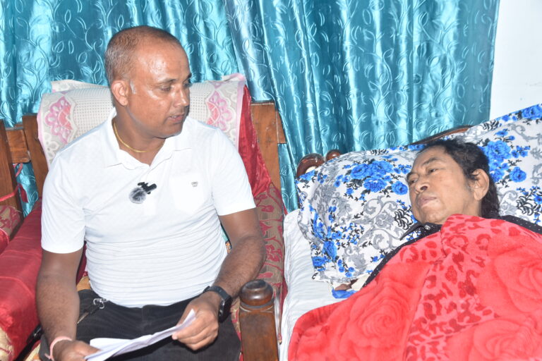 वरिष्ठ लोकगायक कमल विके निर्मोहीको उपचारमा नृत्य निर्देशक सुवेदीको पहलमा सहयोग