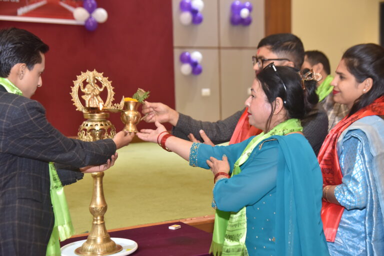 सगरमाथा ई.बो.सेकेन्डरी स्कूलमा कक्षा ११ का विद्यार्थीलाई सांस्कृति कार्यक्रम सहित स्वागत