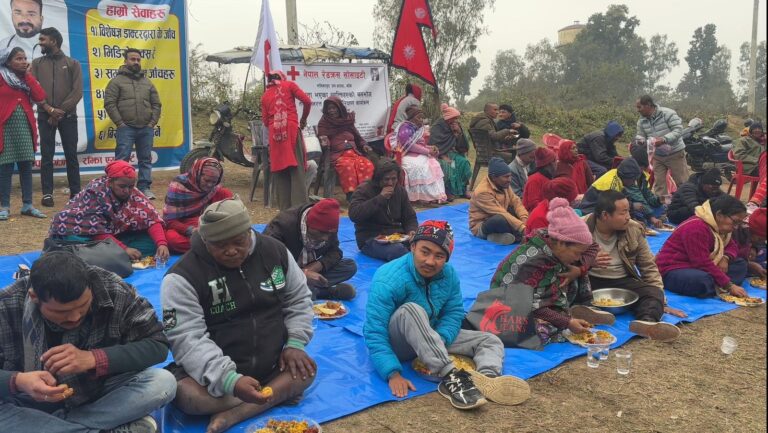 रेडक्रस मनिकापुर उप–शाखाद्धारा अपाङ्ग ब्यक्तिहरुलाई निःशुल्क स्वास्थ्य परिक्षण तथा बनभोज