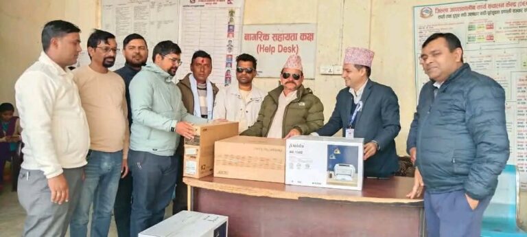 जानकीद्वारा कम्प्युटर र प्रीन्टर हस्तान्तरण