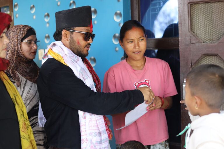 खडैचामा घरदैलो : उम्मेदवार बिष्टसहित डिल्ली बरालको उपस्थितिले डुडुवा–१ मा चुनावी ताप बढ्यो