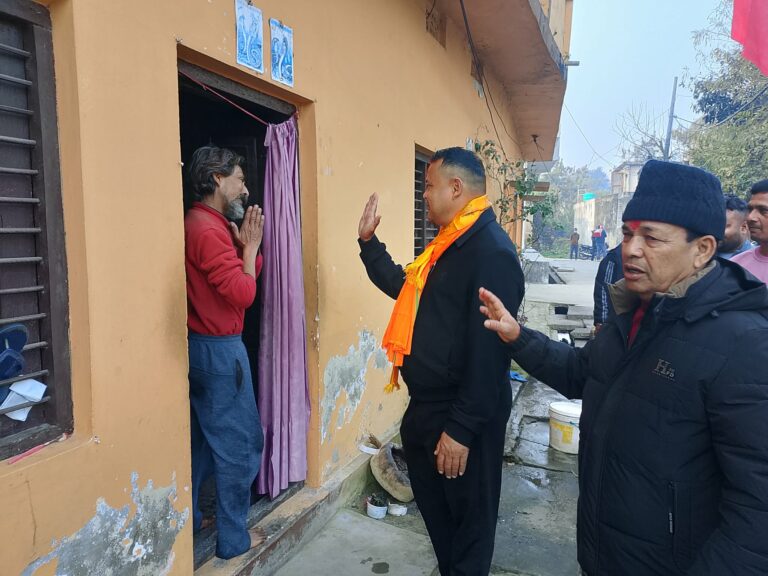 घरदैलो अभियानः मतदाताबाट प्राप्त प्रतिक्रिया र आशिर्वादले कोइराला उत्साहित