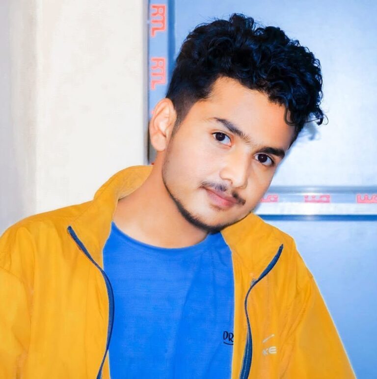 “गुणस्तरीय काम आफैं बोल्छ” भन्ने मान्यतामा दृढ छु : कलाकार इश्वर उपाध्याय