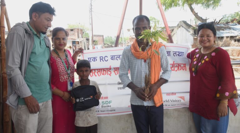 नरैनापुर र जानकीका आरसी बालवालिकालाई सरसफाई सामाग्री किट र विरुवा वितरण