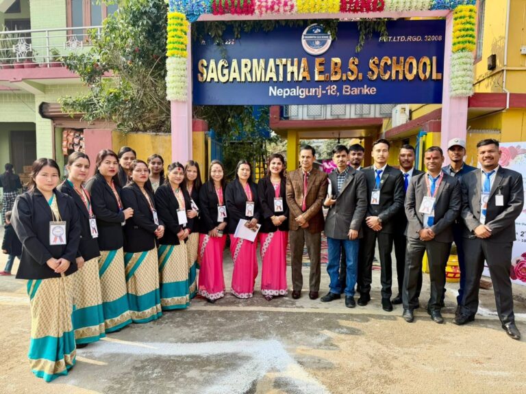 बाढीपीडित परिवारलाई सगरमाथा इङ्लिस बोर्डिङ स्कुलको ३१ हजार ५ सय सहयोग