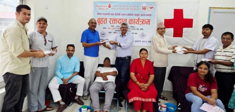 नेपाल दशनामी समाज र दैलेखी समाजको संयुक्त आयोजनामा ३७ जनाले गरे रक्तदान 