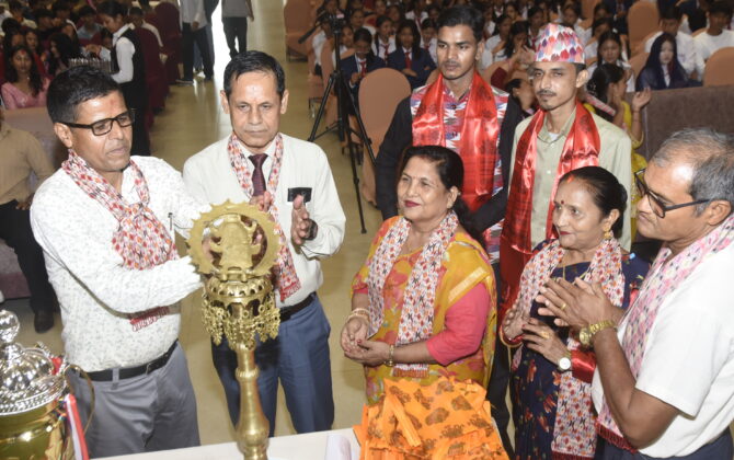 सगरमाथा स्कूलमा अध्ययनरत कक्षा ११ का विद्यार्थीलाई साँंस्कृतिक कार्यक्रम सहित भव्य स्वागत