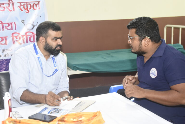 सगरमाथा इङ्गलिस बोर्डिङमा अभिभावकका लागि निःशुल्क स्वास्थ्य शिविर