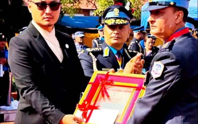 बाँके प्रहरी प्रमुख एसपी अंगुर जिसी ‘पूर्ण शान्ति पुरस्कार’बाट सम्मानित